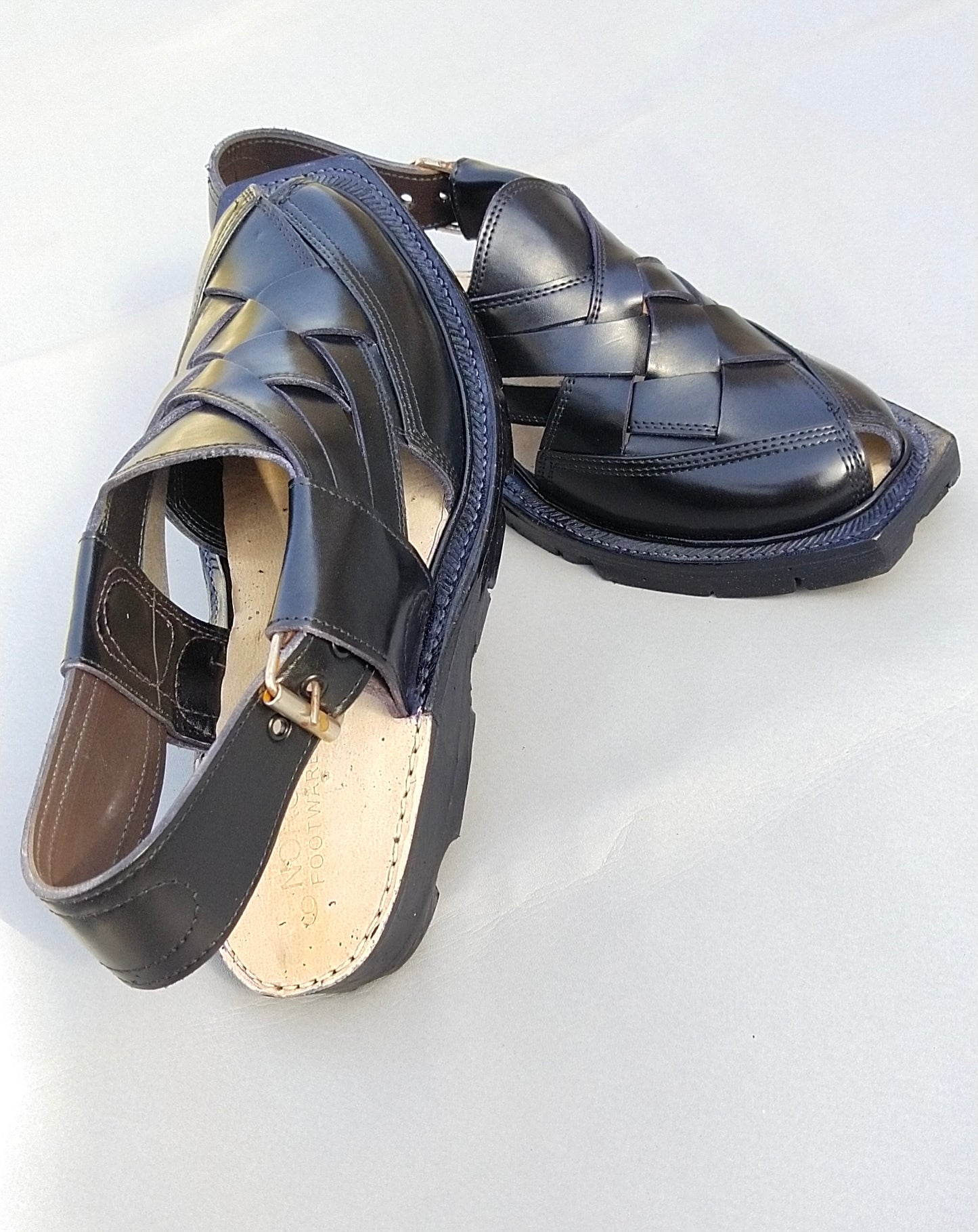 Noroze Original Cross Black chappal