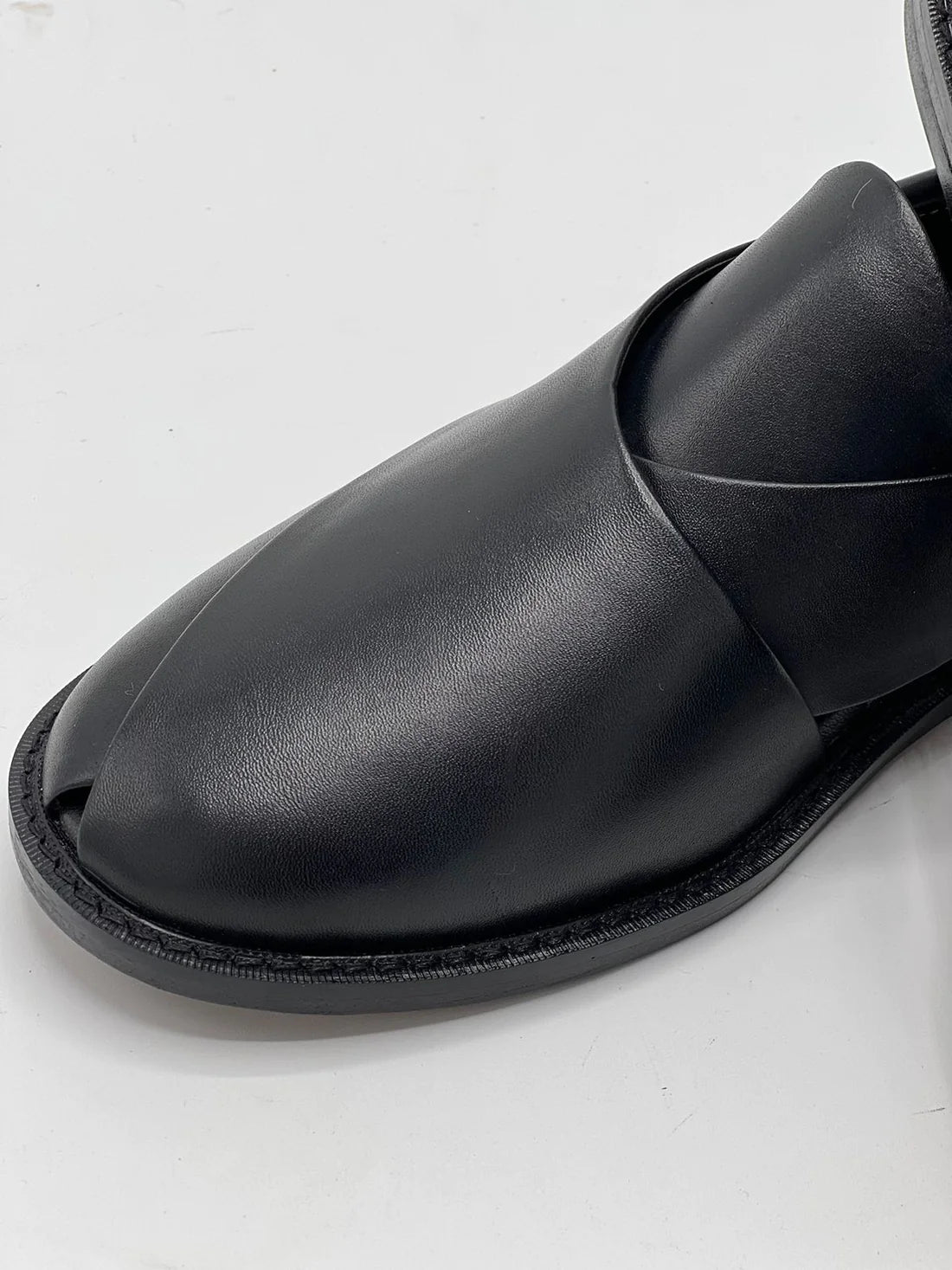 Laether Sole Peshawari Chappal - Black